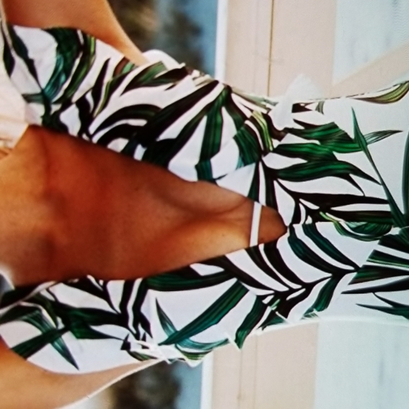 NWT LOW CUT PADDED RUFFLE MONOKINI SWIM BATHING SUIT SIZE LARGE - Picture 2 of 14